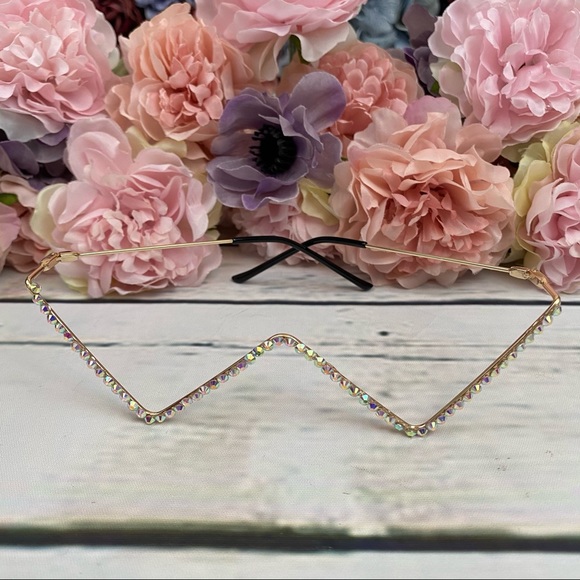 Avant Garde Crystal Triangular Frame Glasses - Picture 6 of 16